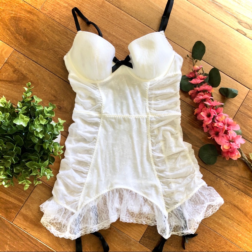 NWOT🤍 Victoria’s Secret bridal Bustier